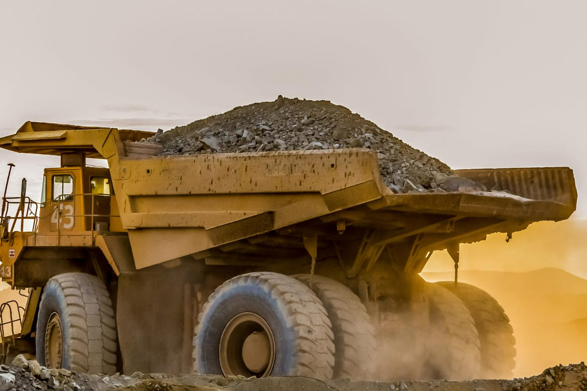 Como peneirar minério a umidade natural com alta umidade sem cegamento?